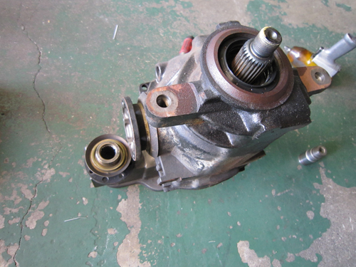 【BMW　E46 320】デフオイル漏れ　フロントオイルシール交換